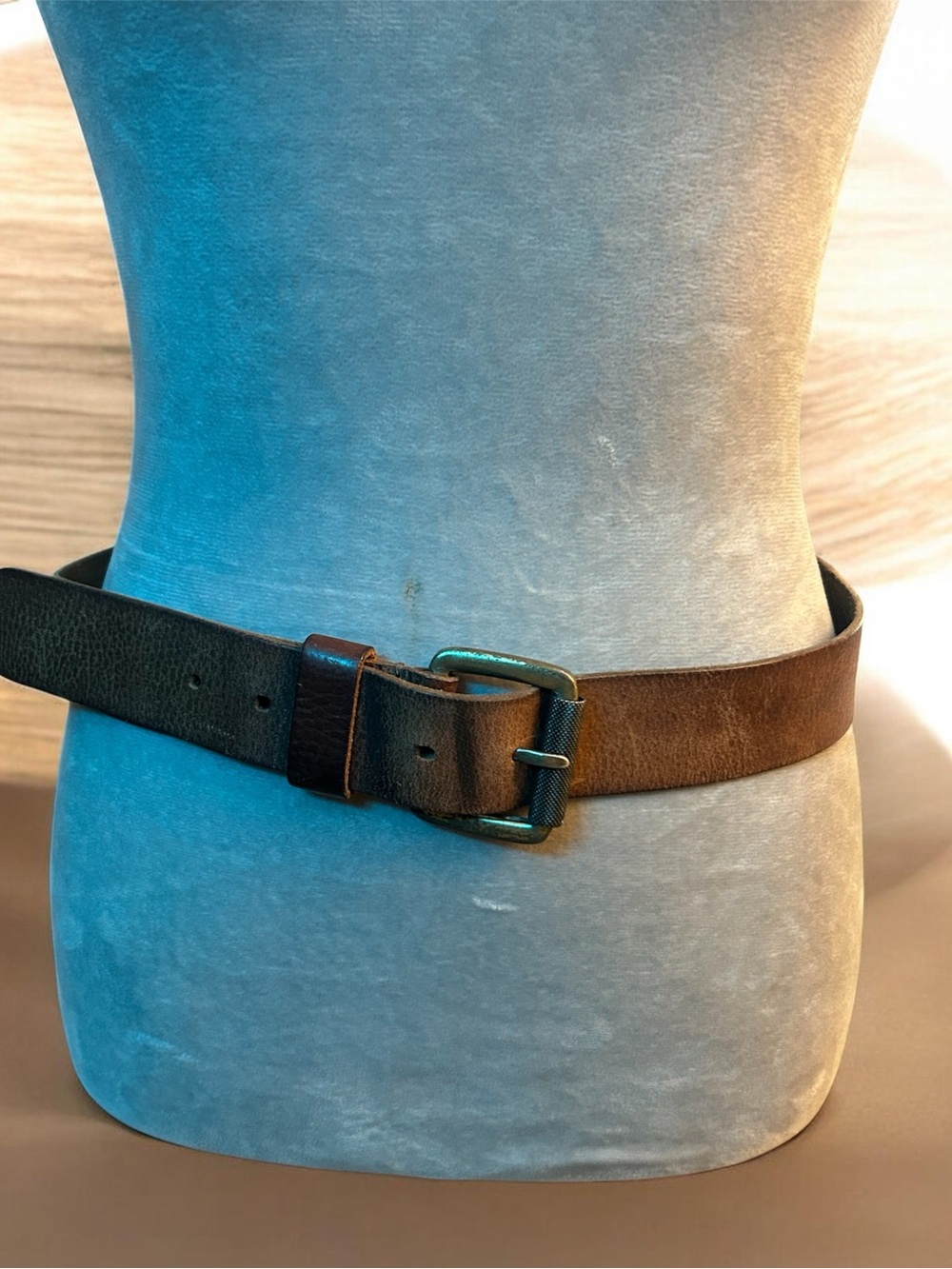 Classic womans Brown Leather Belt with Metal Buckle preloved